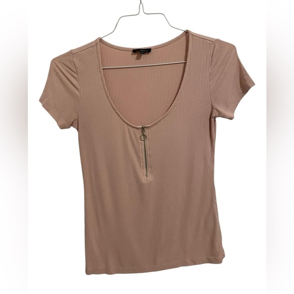 5/20$ Dynamite Pink Ribbed Top with Zipper Detail - Picture 1 of 4